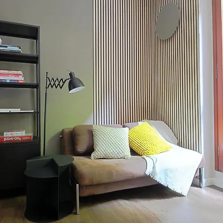 Апартаменты Modern Flat With Private Garden Милан