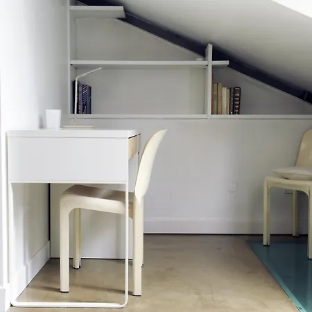 Sant Ambrogio With Private Terrace In Shared Flat Rum i privatbostad *