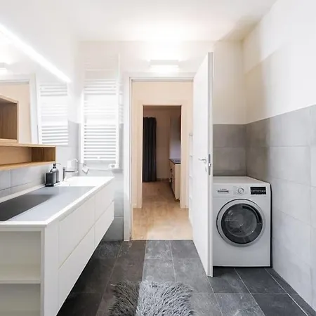 Apartman House Of Sunflowers 15 Min Da Duomo Milánó