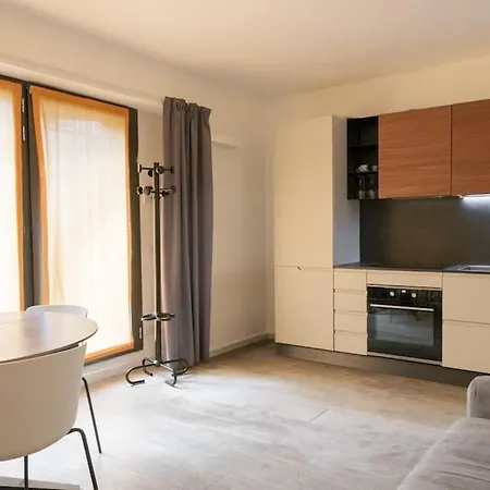 Apartman House Of Sunflowers 15 Min Da Duomo Milánó