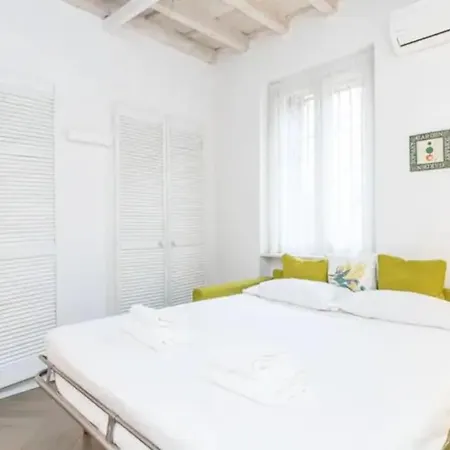 Alzaia Apartment Milan