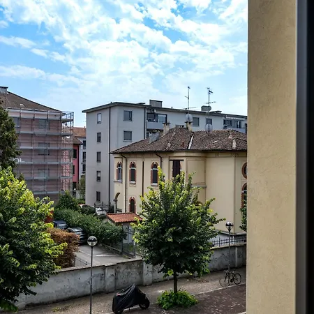 Lägenhet Cozy Rogoredo Next To The Metro And Train Station Milano