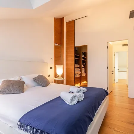 Montenapoleone Luxury Penthouse Lägenhet