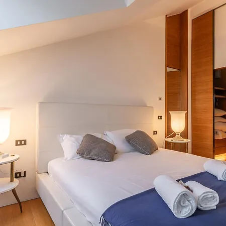 Lägenhet Montenapoleone Luxury Penthouse *