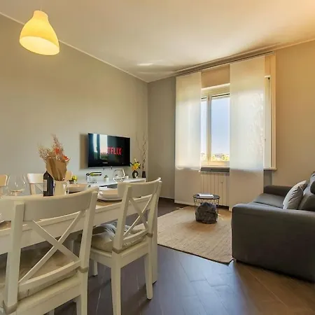 Exclusive & Strategic 2-bedroom Apartment, 50m From M4 Apartament *