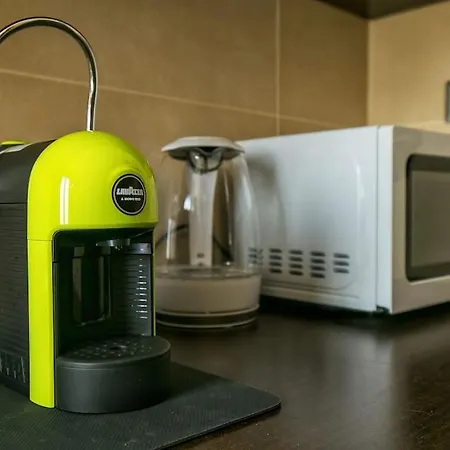 Exclusive & Strategic 2-bedroom Apartment, 50m From M4 Apartament Mediolan