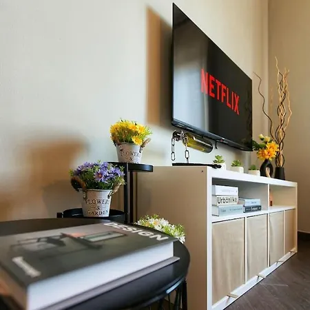 Apartament Exclusive & Strategic 2-bedroom Apartment, 50m From M4 *