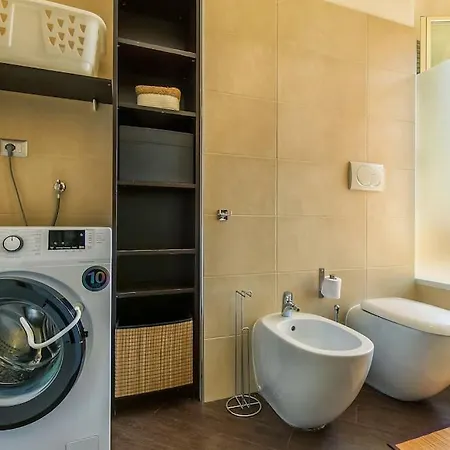 Exclusive & Strategic 2-bedroom Apartment, 50m From M4 *