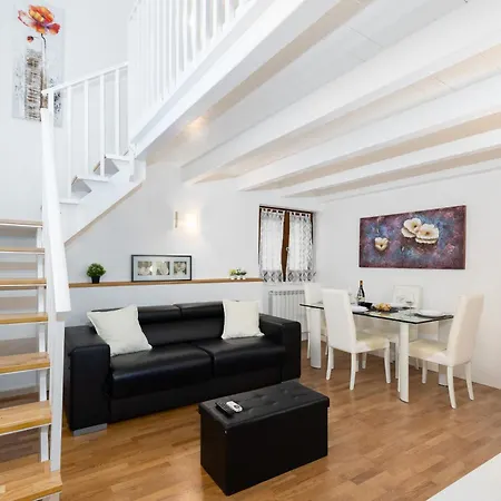 Prada Loft - Posto Auto Privato Apartament *