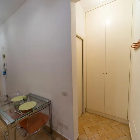 Disciplini A 5 Min Dal Duomo Milan