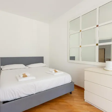 Easytopstay - Lorenteggio Large Flat Apartman
