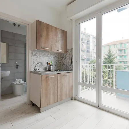 Διαμέρισμα Cimiano M2 Cozy With Balcony *