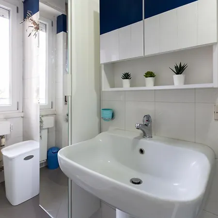 Trendy Corner - Fashion District * מילאנו