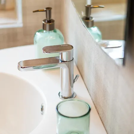 Stylish Flat With Balcony - 15 Min To Duomo شقة *