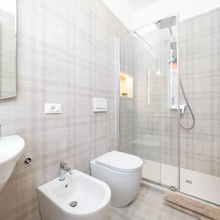 شقة Stylish Flat With Balcony - 15 Min To Duomo