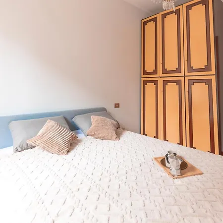 Apartment I Host - Cornalia 24