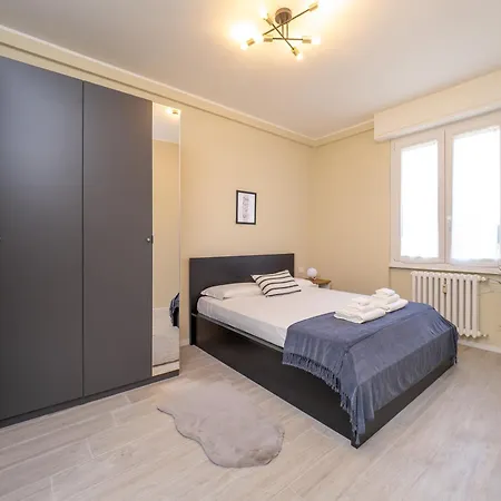 Modern 2br With Private Balcony, Steps To Metro *