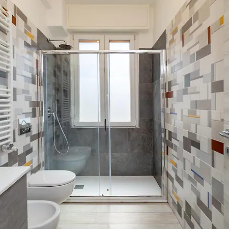 아파트 Modern 2br With Private Balcony, Steps To Metro 밀라노