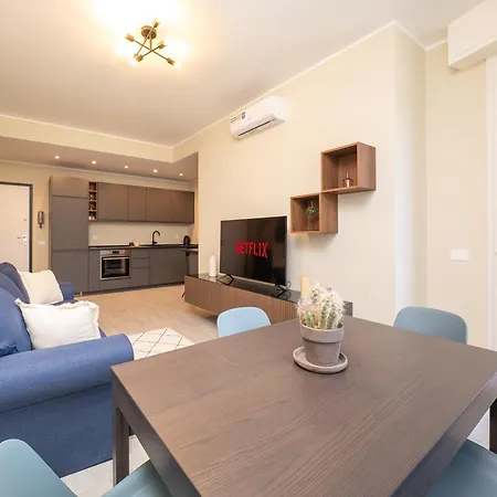 Modern 2br With Private Balcony, Steps To Metro Appartamento *