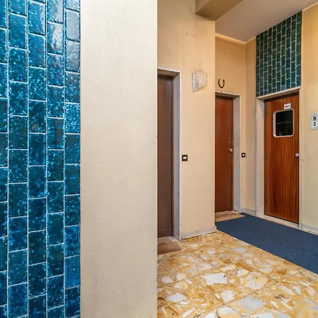 Modern 2br With Private Balcony, Steps To Metro 아파트 밀라노