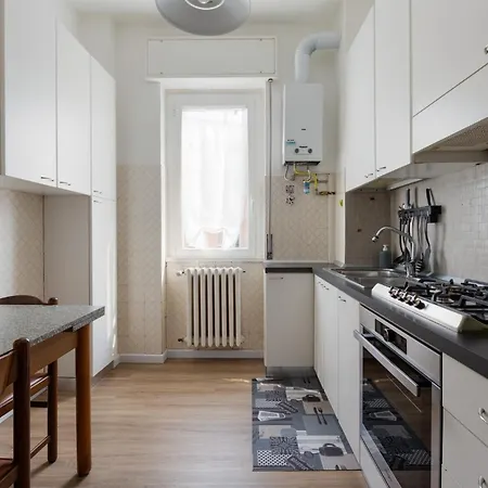 Corso Lodi Modern With Balcony Apartment
