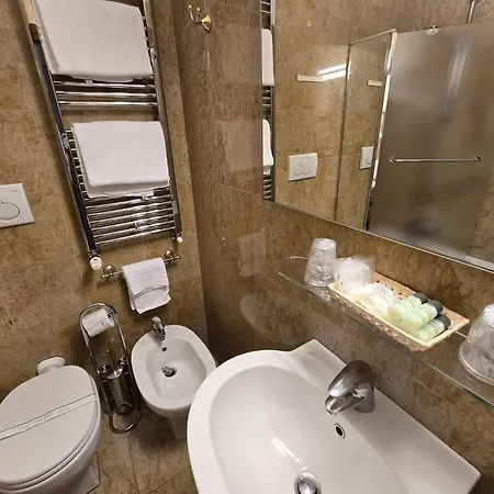 Mokinba Sant'ambroeus 3* ميلان