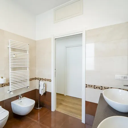 Апартаменты Glamorous Terrace Excl 3bdr A 300mt Da Милан