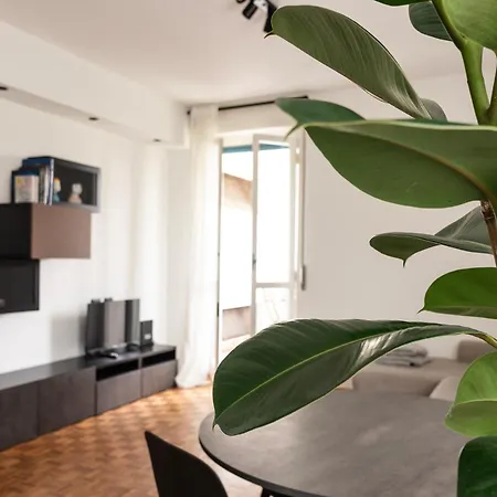 Youhosty- Terragni 31 * Milano