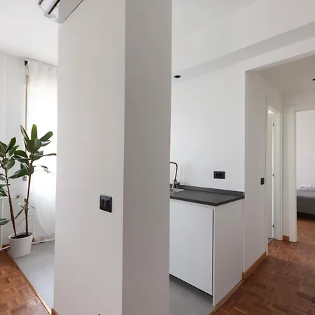Youhosty- Terragni 31 * Milano