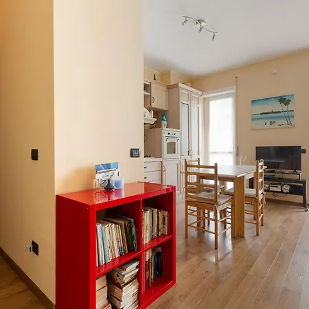 Guesthost - Bande Nere M1 Comfy With Balcony Апартаменты Милан