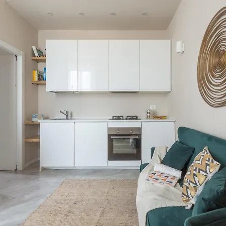 Stylish Studio, Skyline View, Modern Amenities *