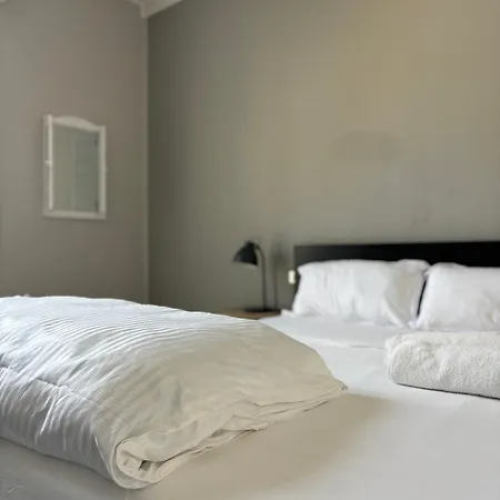 Appartement In Garibaldi Station And Self Check In 4 People