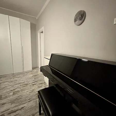 In Garibaldi Station And Self Check In 4 People Milan