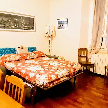 Sunday's Flat/monolocale Zona Bocconi Daire *