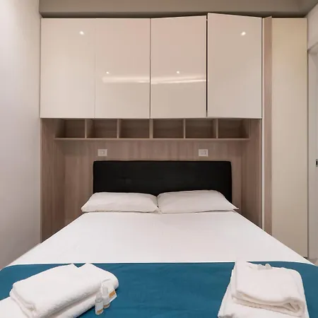 Apartment Xenia - Elegant Three-room In Moscova Area Mailand