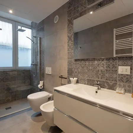 Xenia - Elegant Three-room In Moscova Area Apartment Mailand