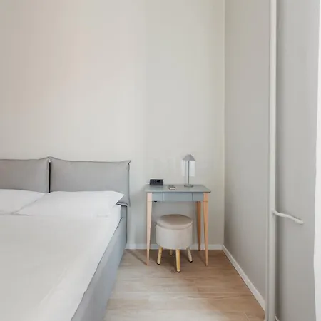 Guesthost - Washington Modern *