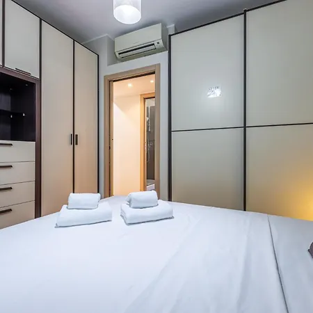 Porta Vittoria 1br, Free Ac, Wifi & Netflix By Tilo 아파트 *