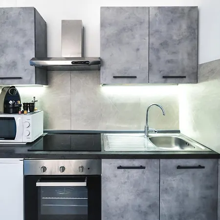 Spacious Hub, Metro At Doorstep M1 And M2 1 Min Milano