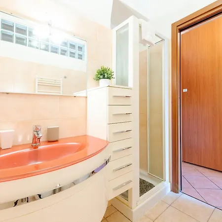 Guest Planet - Rosso - Navigli Area