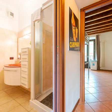 Apartment Guest Planet - Rosso - Navigli Area