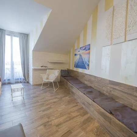 Amazing Attic Max 10 People With Parking & Wifi, Near To 3 Tram Lines And To The Metro - Well Connected To Airports And To The Train Station Апартаменты Милан