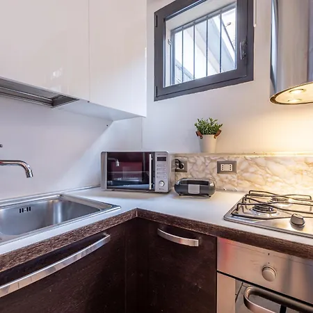 Apartment Romantic Navigli - 15min Duomo - Free Parking
