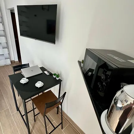 Moderno Ed Elegante Loft Con Balcone Milan