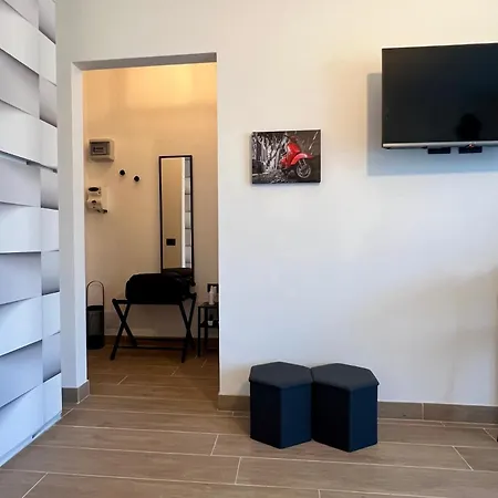 Moderno Ed Elegante Loft Con Balcone