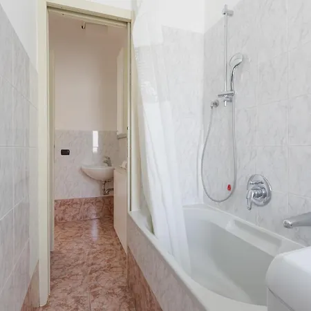 Porta Romana Cozy With Balcony Apartment