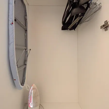 Bellissimo Mini A Tema Bandiera Italiana, Potente Wi-fi, 3 Linee Metropolitane Dietro Casa, Collegato Direttamente Con Aeroporto Di Malpensa E Rho Fiera Milan