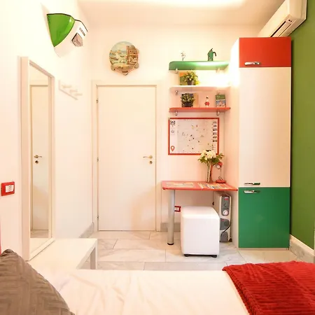 Apartment Bellissimo Mini A Tema Bandiera Italiana, Potente Wi-fi, 3 Linee Metropolitane Dietro Casa, Collegato Direttamente Con Aeroporto Di Malpensa E Rho Fiera *