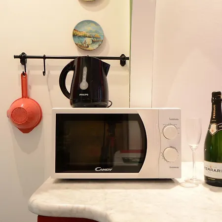 Bellissimo Mini A Tema Bandiera Italiana, Potente Wi-fi, 3 Linee Metropolitane Dietro Casa, Collegato Direttamente Con Aeroporto Di Malpensa E Rho Fiera Milan