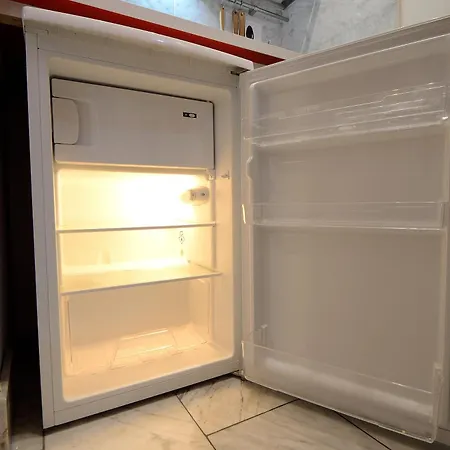Apartment Bellissimo Mini A Tema Bandiera Italiana, Potente Wi-fi, 3 Linee Metropolitane Dietro Casa, Collegato Direttamente Con Aeroporto Di Malpensa E Rho Fiera *